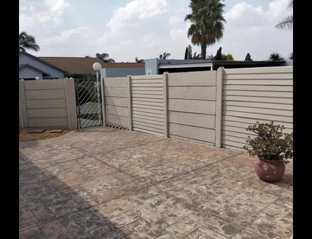 3 BEDROOM TOWNHOUSE FOR SALE IN GLEN MARAIS